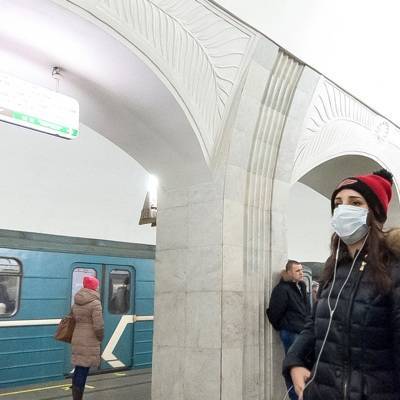 В метро Москвы появились стикеры, показывающие более свободный вагон