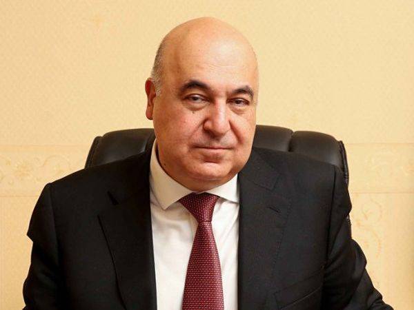 Президент России наградил азербайджанского писателя орденом