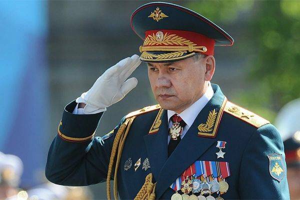 Путин поздравил Шойгу с 65-летием и наградил орденом