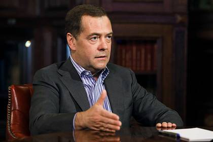 Медведев назвал самоизоляцию отрицательной для всех