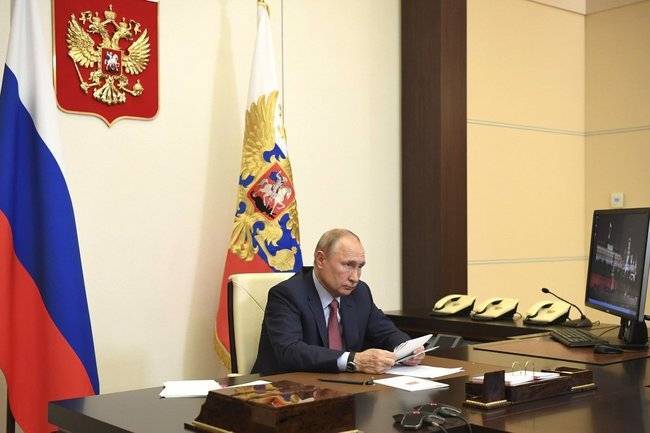 Путин назвал дату проведения ЕГЭ и отменил призыв