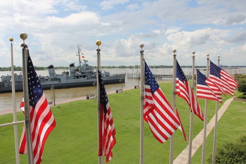 Мужчина устроил стрельбу у базы ВМС США в Техасе