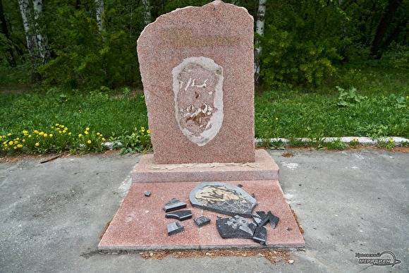 В ЦПКиО Екатеринбурга разрушился один из памятников «Аллеи ратной славы»