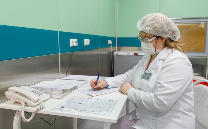 Сотрудницу поликлиники в Кирове уволили после жалобы на отсутствие обещанных выплат и зарплату 12 тысяч рублей