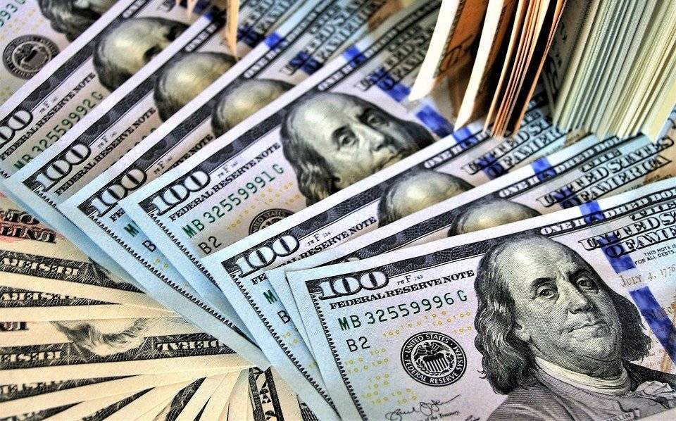 Экономист дал совет, когда россиянам стоит покупать иностранную валюту