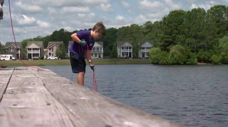 Мальчик, выловивший из озера украденный сейф, помог раскрыть 8-летнюю тайну