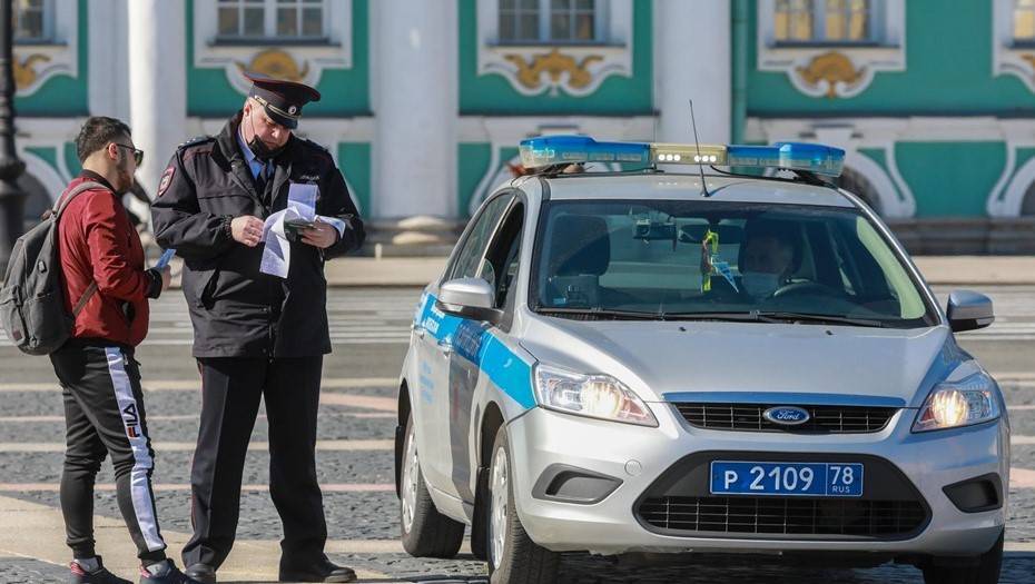 В Петербурге коронавирус нашли у штрафных чиновников Смольного