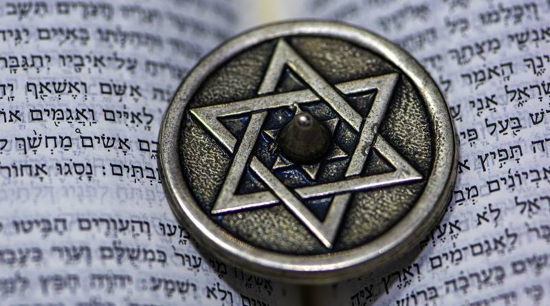 Полиция разогнала 100 человек в синагоге в Бруклине: Де Блазио обвиняют в антисемитизме