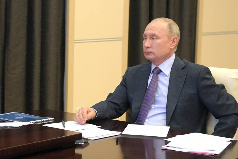 Путин внес в Госдуму поправки о воспитательной работе в образовании