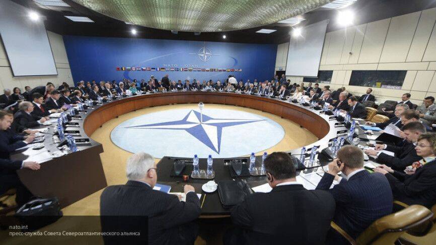 Совет НАТО проведет экстренное заседание в связи с выходом США из ДОН
