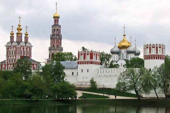 Почему стены Новодевичьего монастыря считают волшебными