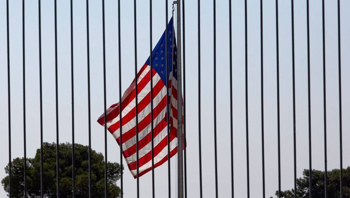 Коронавирус: США приспускают флаги