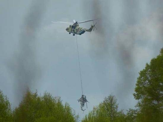 В Сети появилось фото эвакуации под Клином упавшего вертолета Ми-8АМТШ