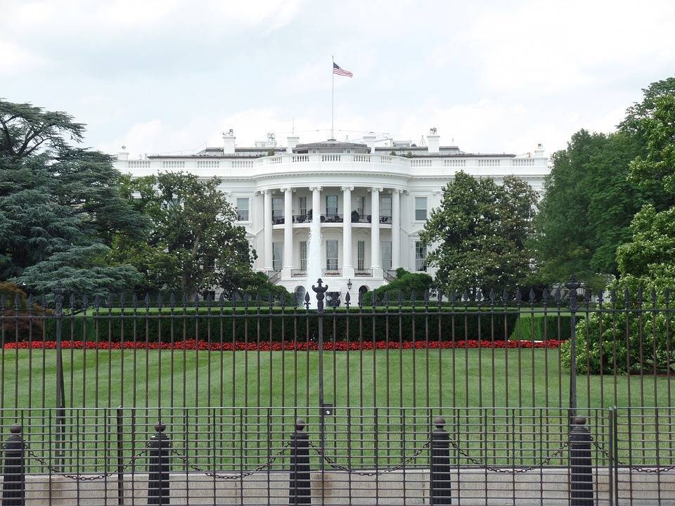Служивший при 11 президентах дворецкий Белого дома умер от коронавируса