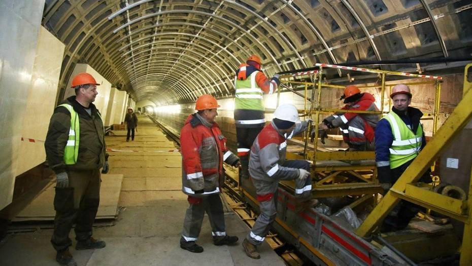 Строительство "оранжевой" линии метро Петербурга под угрозой срыва