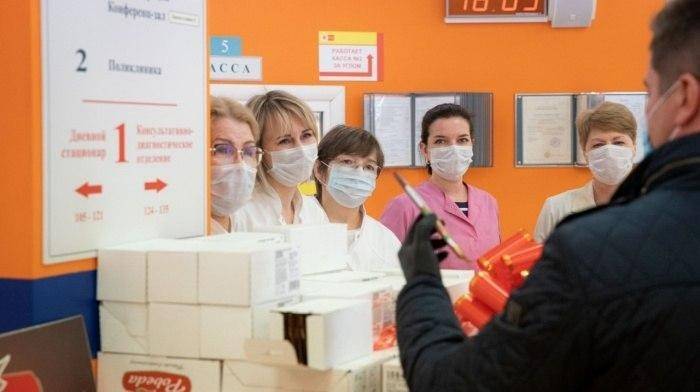 Российская кондитерская фабрика «Победа» дарит медработникам шоколад