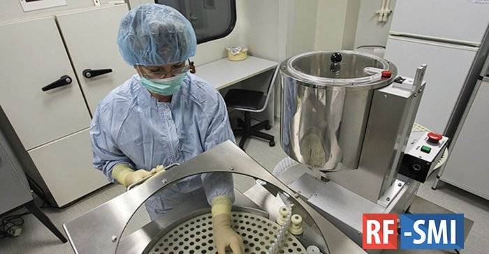 Сотрудники центра НИЦЭМ проверили на себе вакцину от коронавируса
