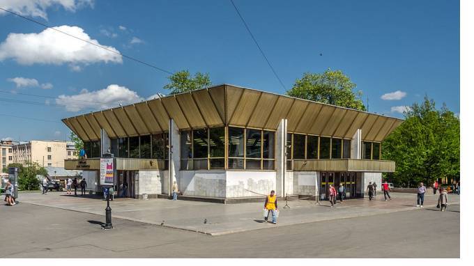 Петербуржцы создали петицию за сохранение вестибюля станции метро "Политехническая"