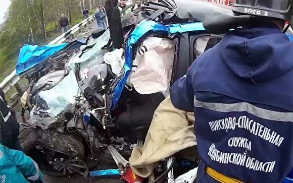 На М-5 в Челябинской области фура смяла Infiniti: водитель чудом выжил