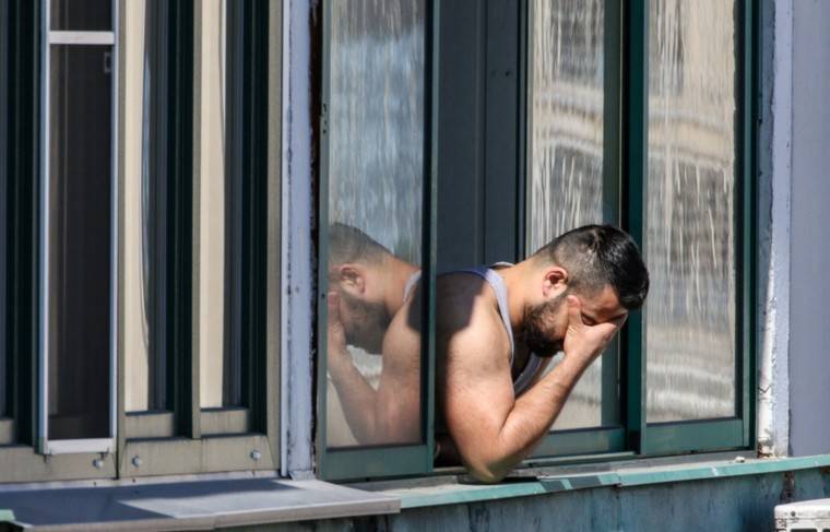 Москвичей оштрафовали за нарушение самоизоляции из-за фото с балкона