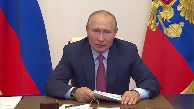Путин внес в Госдуму поправки о воспитании в системе образования