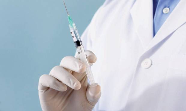 Российские ученые проверили на себе вакцину от коронавируса и признали эксперимент удачным