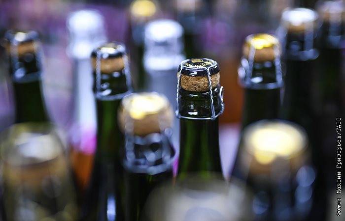 Чиновники предложили снять запрет на торговлю алкоголем онлайн, на АЗС и в заповедниках