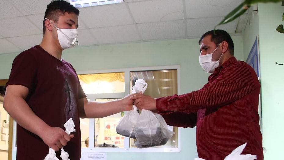 К работе госпиталя в "Ленэкспо" привлекли волонтеров