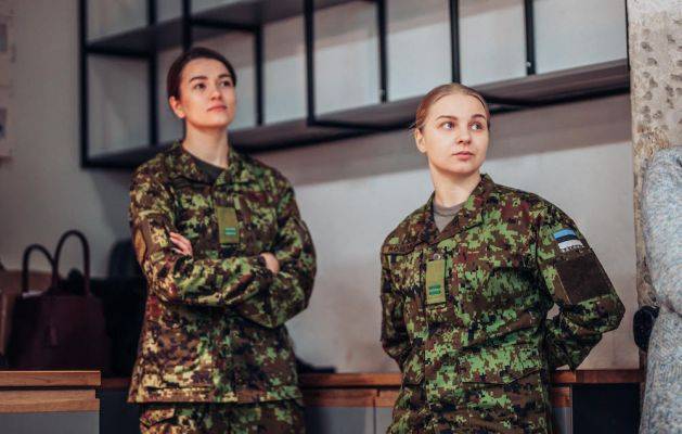 Эстонских женщин зовут в армию отражать натиск «агрессивной России»