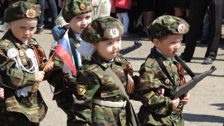 Путин предложил включить патриотическое воспитание в школьную программу