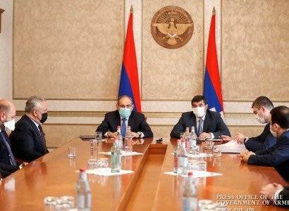 Главы Армении и Карабаха встретились в Степанакерте с представителями банковской системы