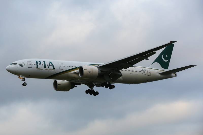 Появилось видео с места падения пассажирского самолета в Пакистане