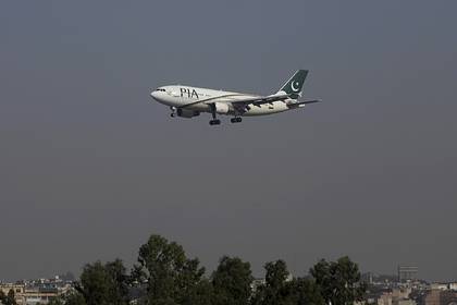 Пассажирский самолет разбился в Пакистане