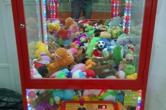 Россияне украли игрушки из автомата и попали под суд