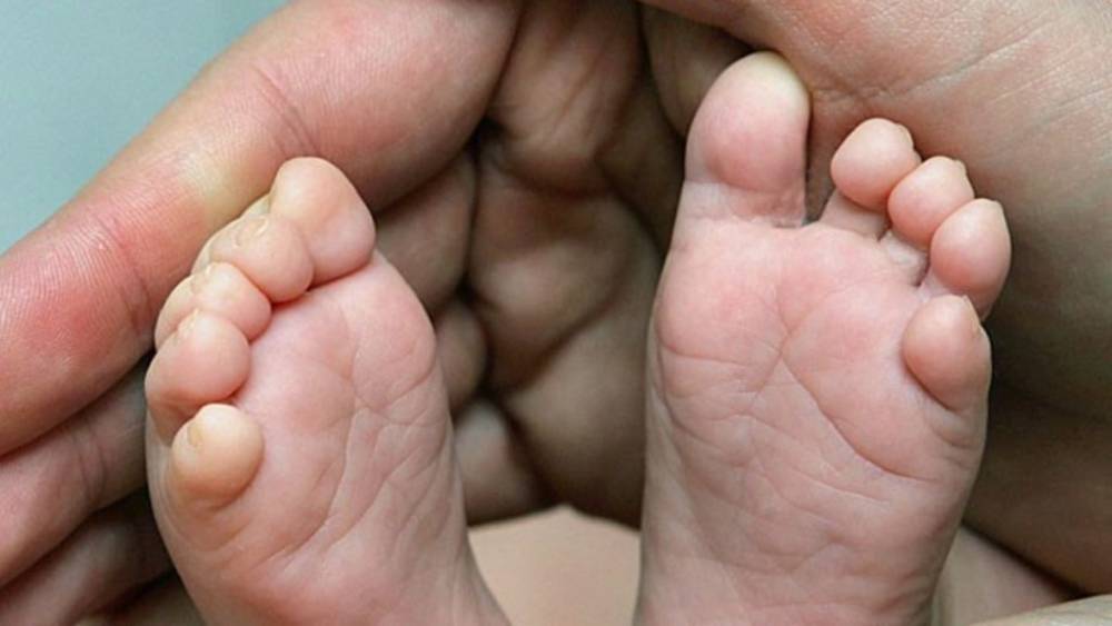 Малыш с коронавирусом умер спустя два дня после рождения