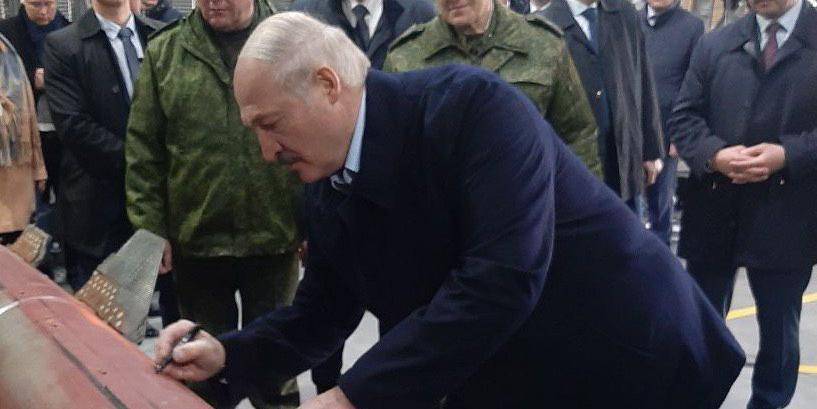 Лукашенко призвал не "вставать перед Россией на колени" из-за ракет