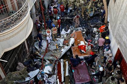 Названо число погибших в авиакатастрофе в Пакистане