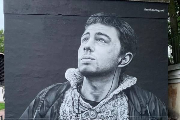 Художники восстановили испорченное граффити с Бодровым в Петербурге