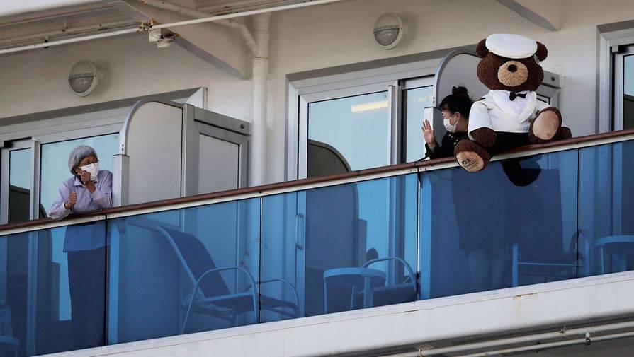 Посольство РФ сообщило о россиянах на помещенном на карантин судне в порту Барселоны