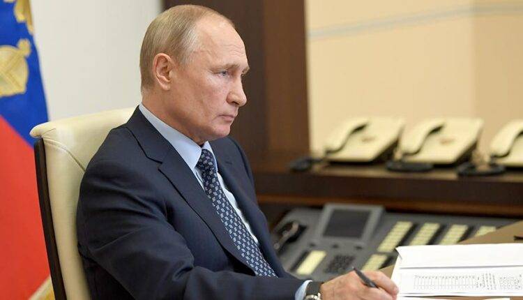 Путин обсудил с главой Минспорта возобновление работы спортцентров