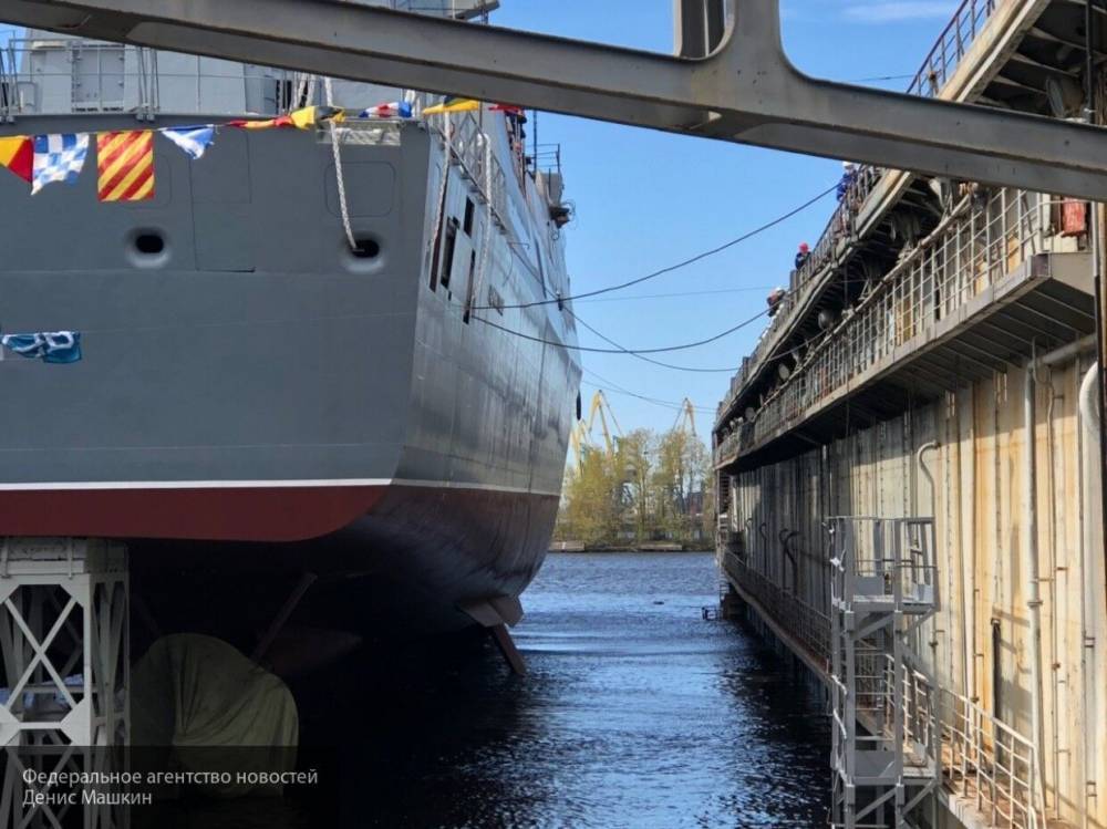 "Северная верфь" провела церемонию спуска на воду новейшего фрегата "Адмирал Головко"