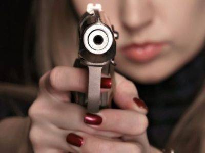 В Украине девушка подстрелила возле отеля прокурора