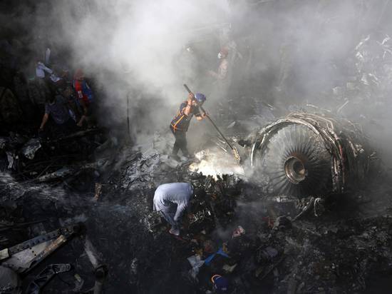 Чудесное спасение: банкир выжил в катастрофе пакистанского самолета