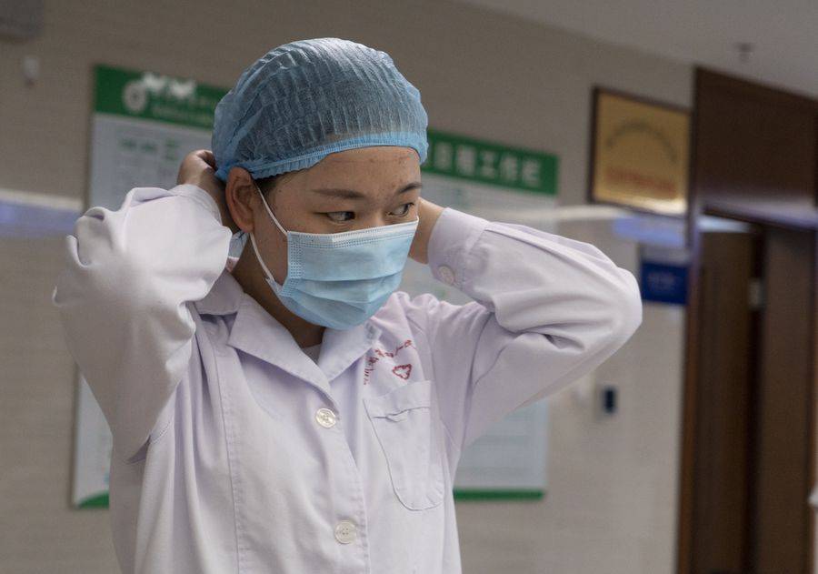 Власти Китая впервые не выявили новых случаев заражения коронавирусом
