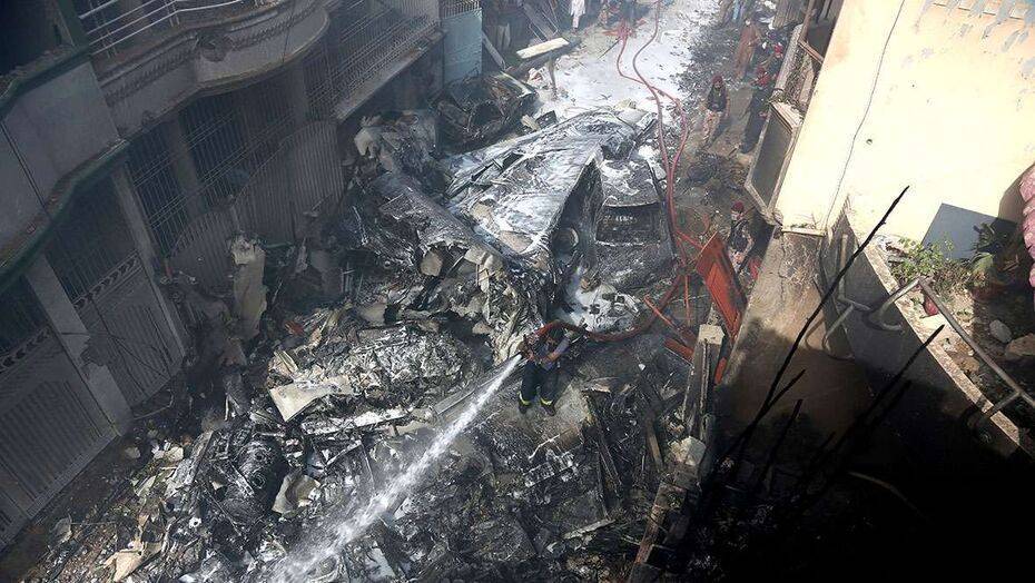 При крушении самолёта в Пакистане погибли 97 человек