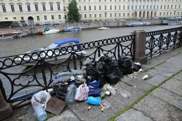 В Петербурге начнут штрафовать за неочищенные урны