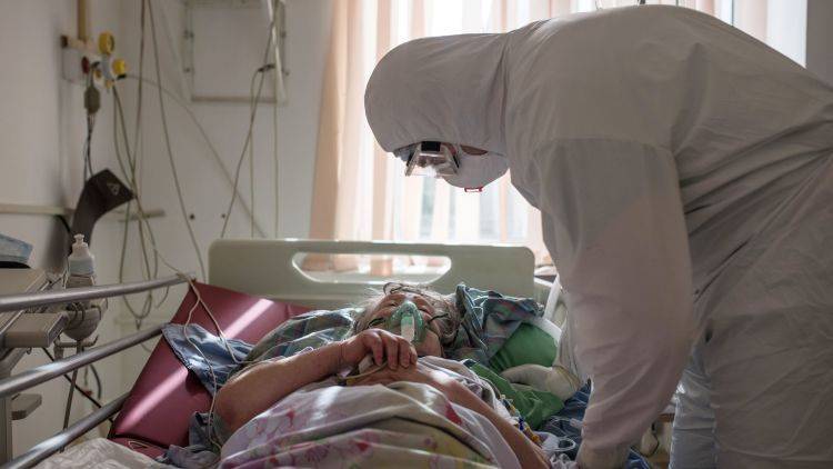 В Крыму пять пациентов с COVID находятся в тяжелом состоянии