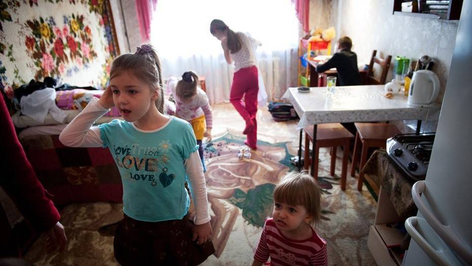 В Петербурге почетные звания за воспитание детей получили 14 семей