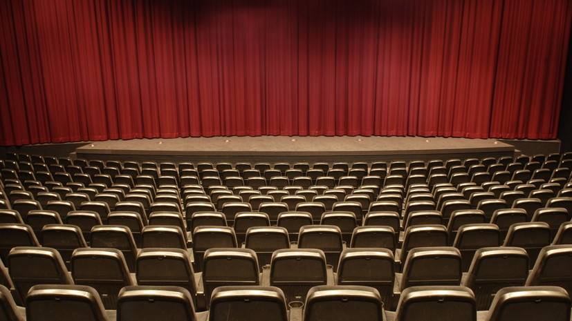 Минкультуры намерено в конце лета обсудить рассадку зрителей в театрах