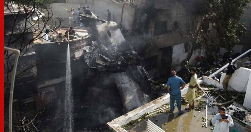 Выживший при крушении самолета в Пакистане рассказал подробности происшествия
